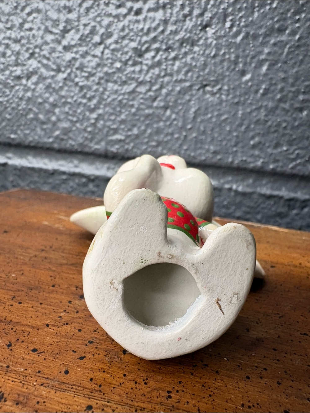 Vintage ceramic painted mouse strawberry Christmas colors - Picture 4 of 6